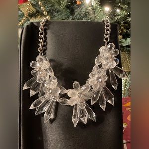 Crystal look and flower necklace